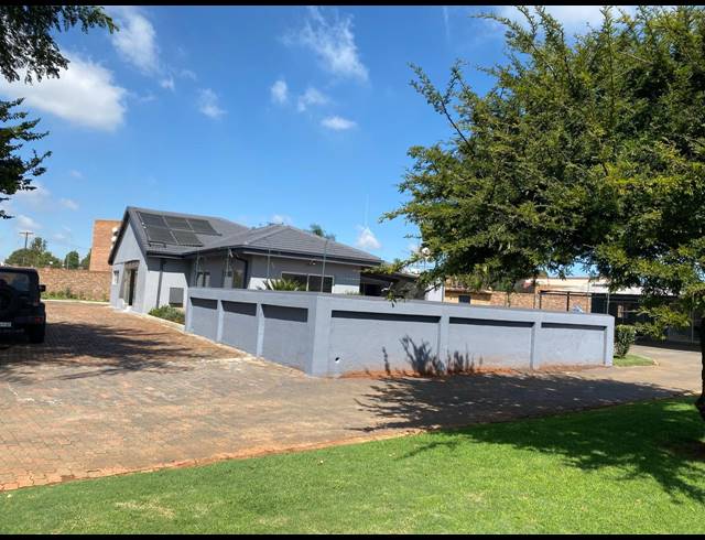 1,000M² INVESTMENT FOR SALE IN BENONI NORTH